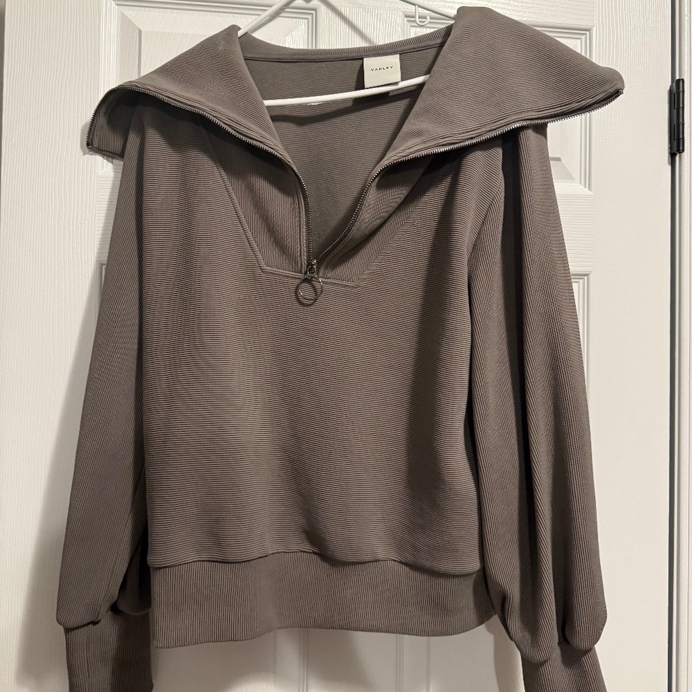 Varley vine half zip pullover size small